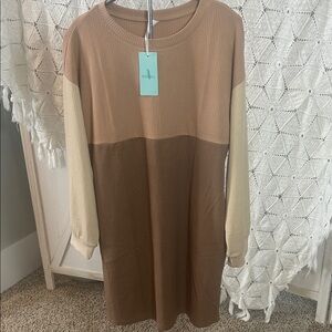 Casual two-toned dress by Wiholl